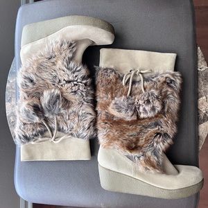 REPORT ELLIE FAUX FUR POM BOOTS